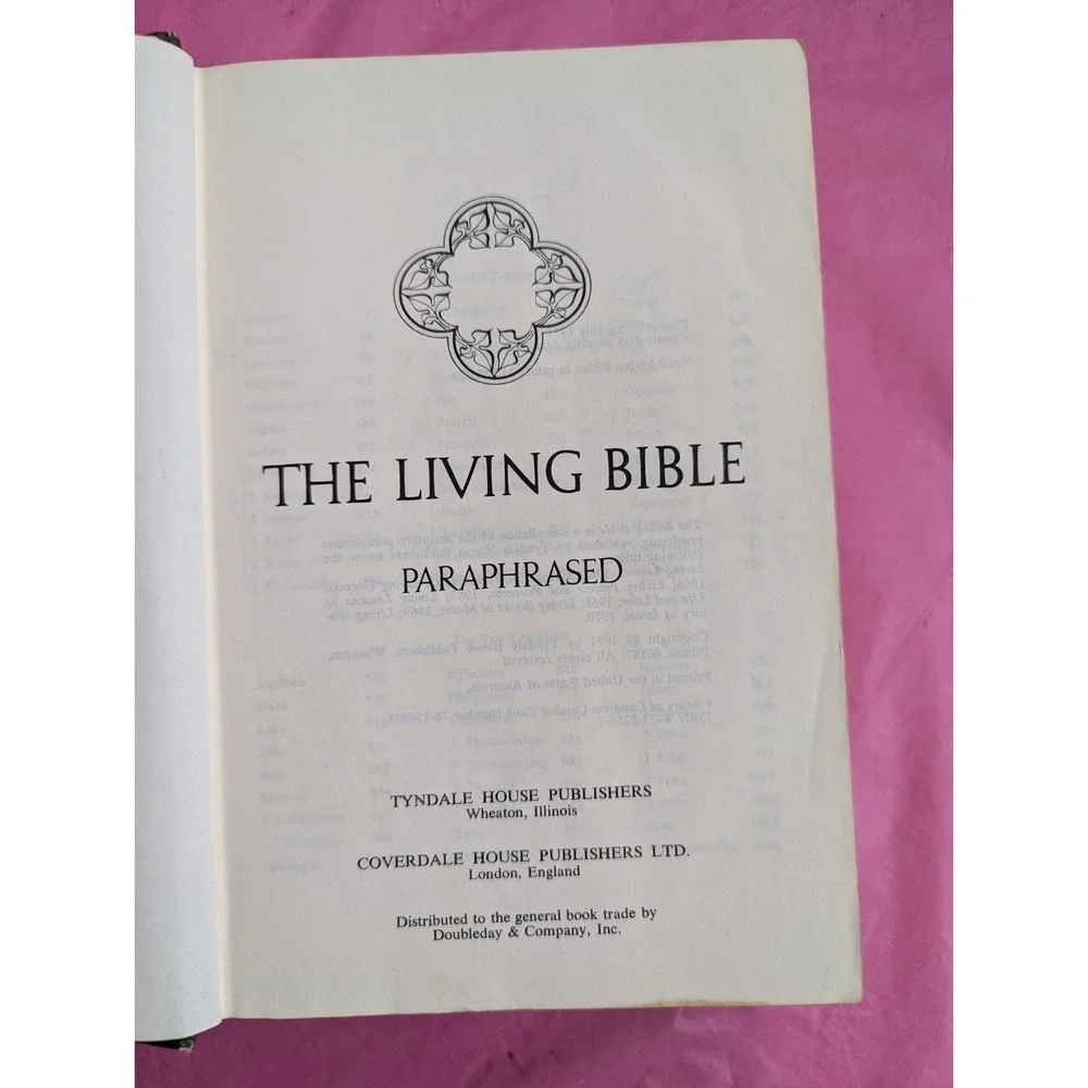 Vintage 1973 THE Living Bible Paraphrased leather like cover‎